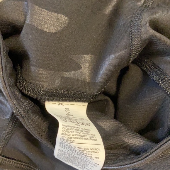 Old Navy Black Camo Leggings - Picture 4 of 4